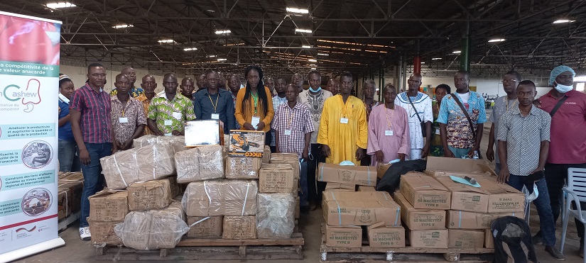 Bouaké : une vingtaine de coopératives dotées en matériels agricoles pour atténuer le choc de la Covid19