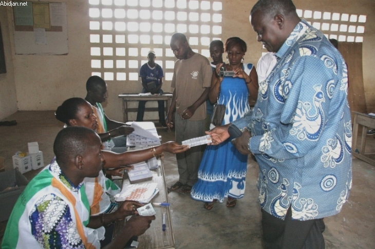 Côte d`Ivoire: nombreux électeurs empêchés de voter par le camp Gbagbo (opposition)