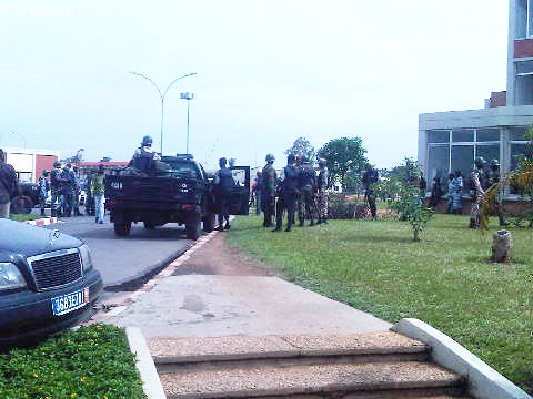 Libération des cités universitaires / Vive tension à Port-Bouët: des ex-combattants refusent de partir