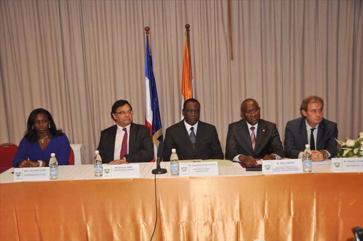 Budget 2013 : les recommandations du séminaire sur le Contrat de Désendettement et de Développement (C2D)