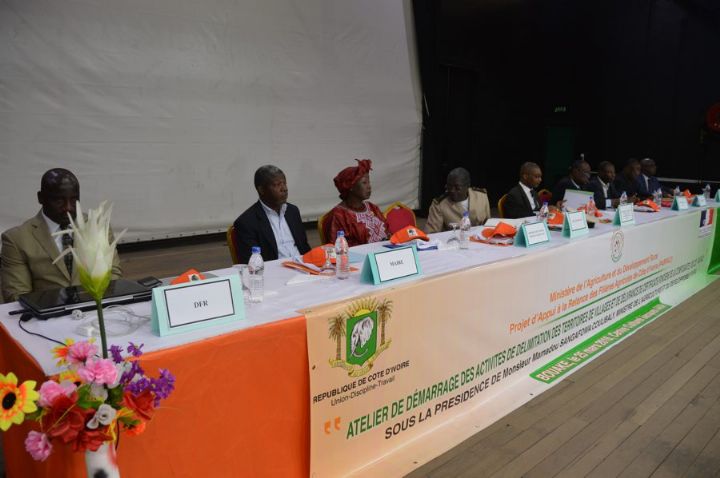 Mise en œuvre de la loi n° 98-750 du 23 décembre 1998 relative au domaine foncier rural : l’AFD soutient les efforts du gouvernement à travers le C2D