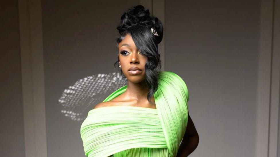 Reines du bal et reines africaines : les adolescentes américaines se tournent vers le continent pour de nouveaux looks