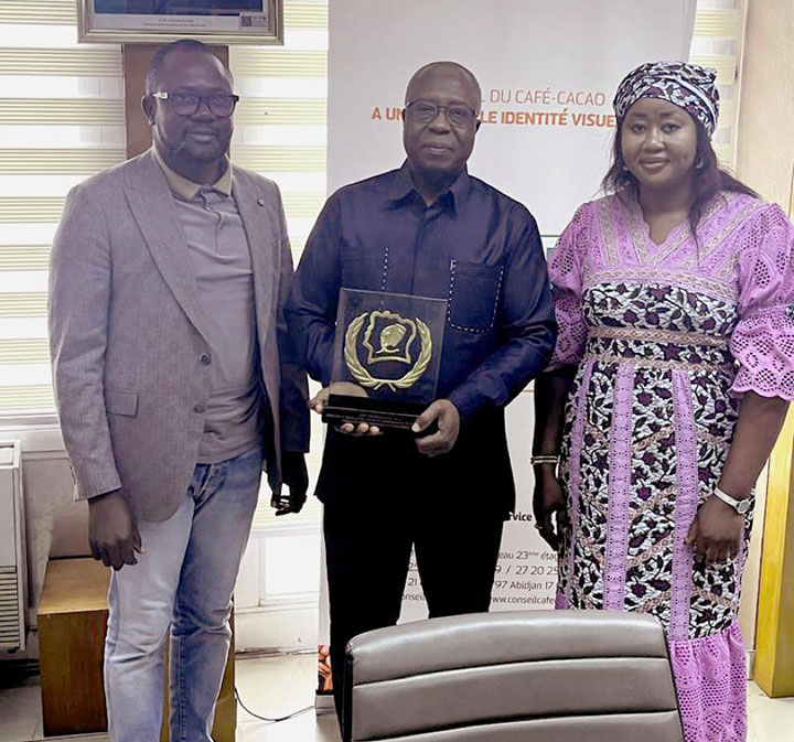 CACAOCULTURE : la Société Coopérative CAYAT obtient le prix d’excellence 2024