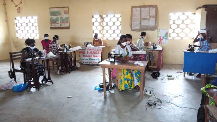 Initiatives communautaires contre le Covid 19 : les femmes d’Andokoi formées à la couture de cache-nez