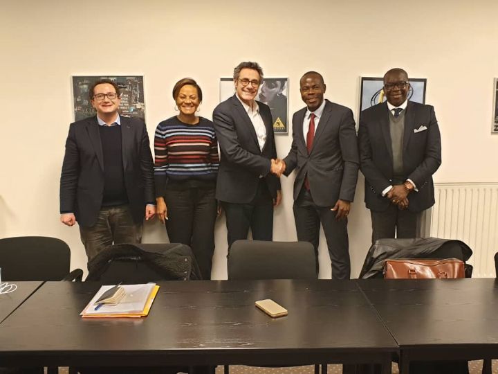 Assainissement publicitaire: les afficheurs de Côte d’Ivoire ouvrent une plateforme de collaboration avec l’Union de la Publicité Extérieure en France