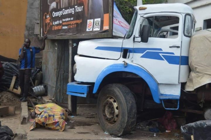 Un véhicule de transport de ciments cause la mort de deux personnes à Yopougon