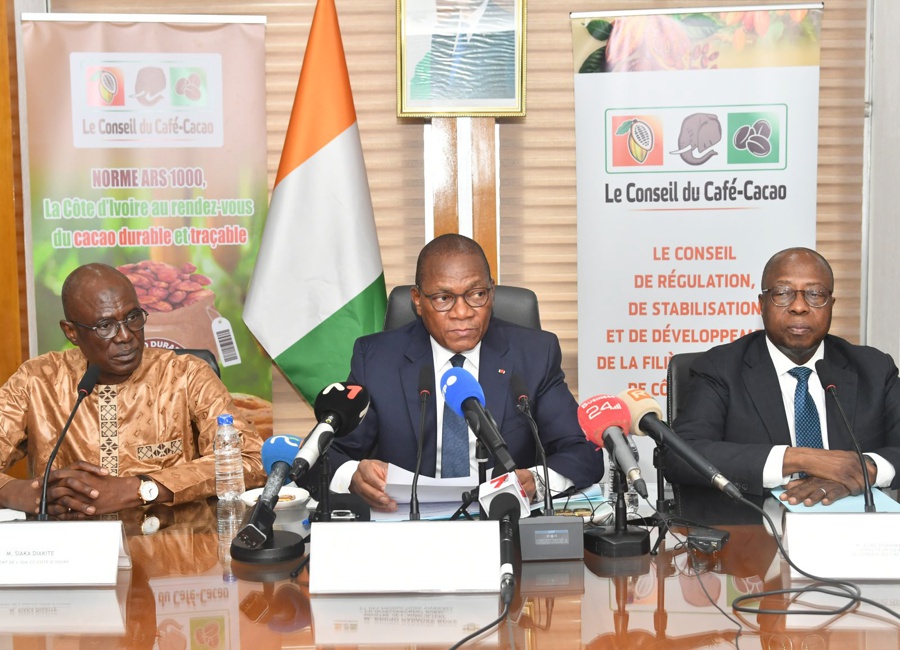 Campagne intermédiaire 2025-2026 : le prix minimum garanti bord champ du cacao fixé à 1200 F CFA/kg