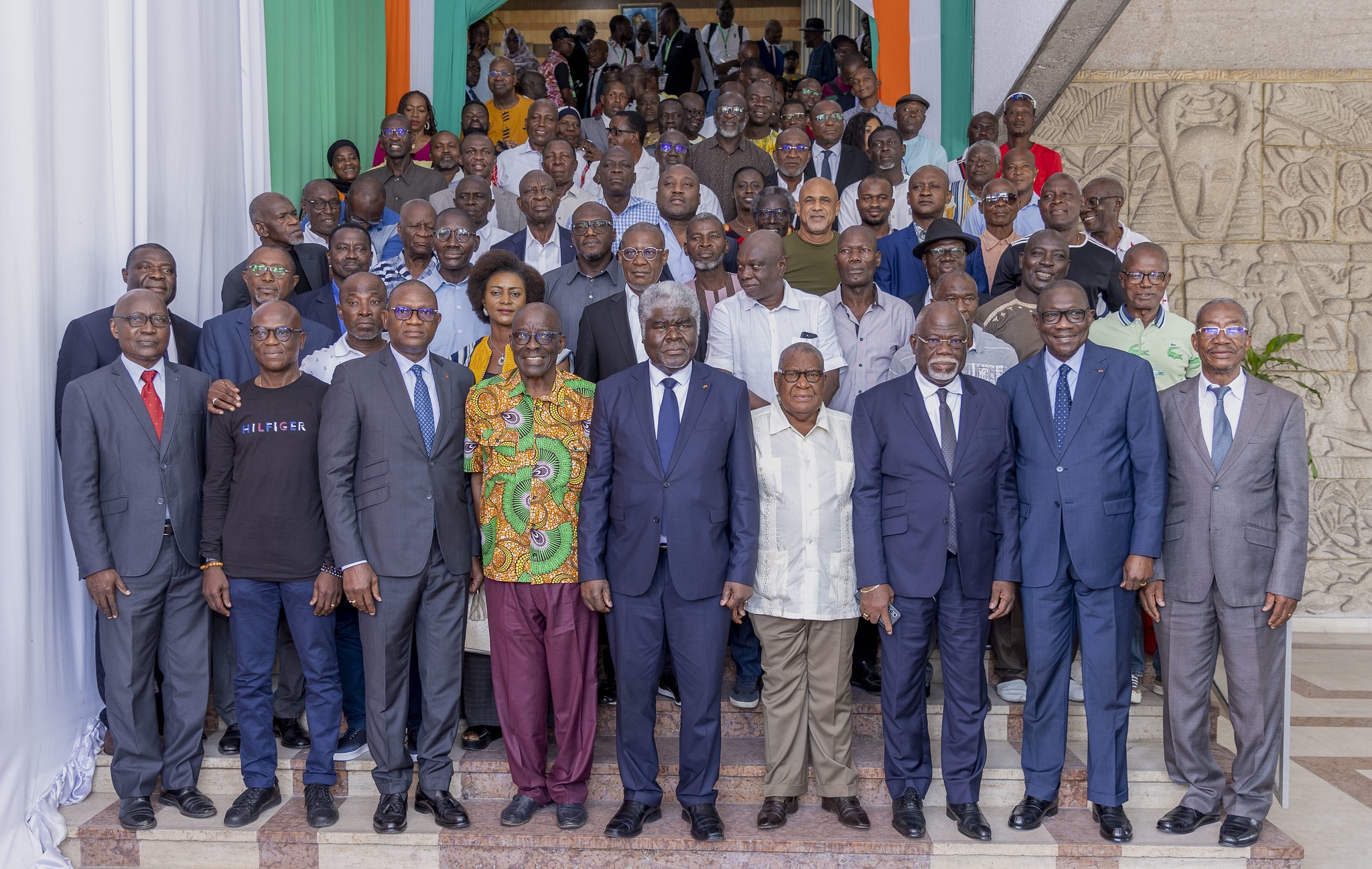 CAN 2023 : le Premier Ministre Beugré Mambé mobilise les anciennes gloires du Football