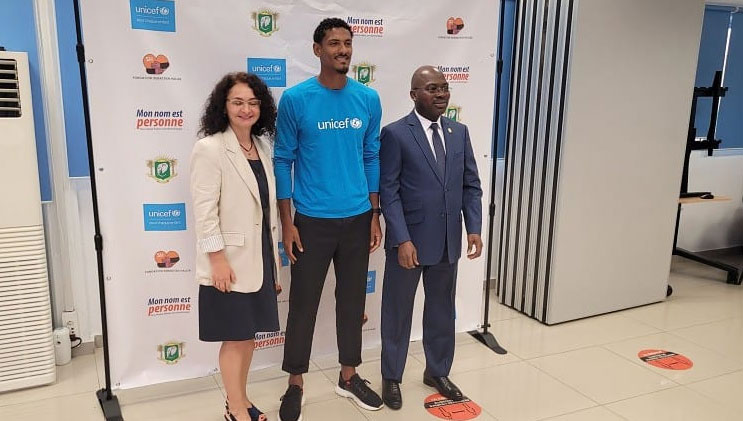 CAN 2023 : Sébastien Haller accompagne l’UNICEF dans la promotion des droits de l’enfant