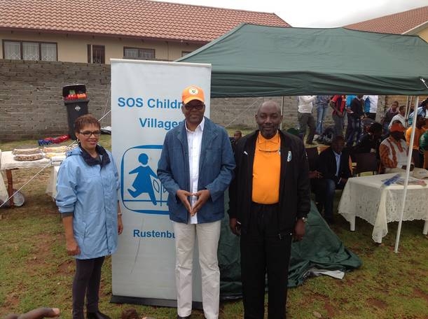 CAN 2013/ Action humanitaire : Le Ministre Alain Lobognon et les Eléphants réconfortent le village SOS de Rustenburg