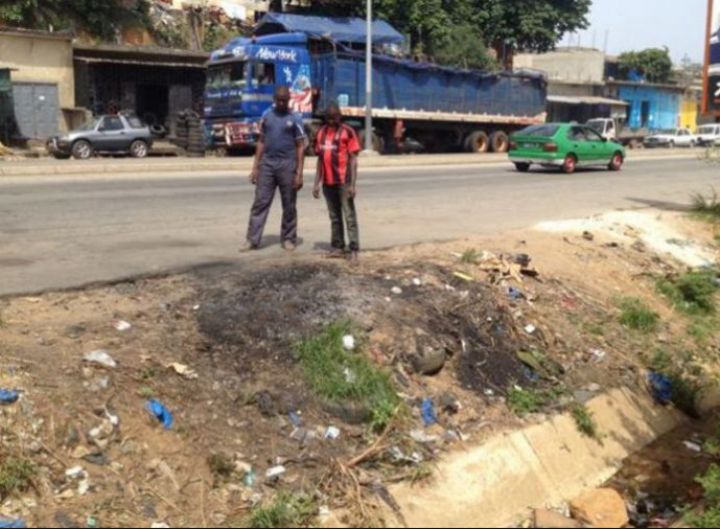 Un homme retrouvé mort dans un caniveau à Adjamé