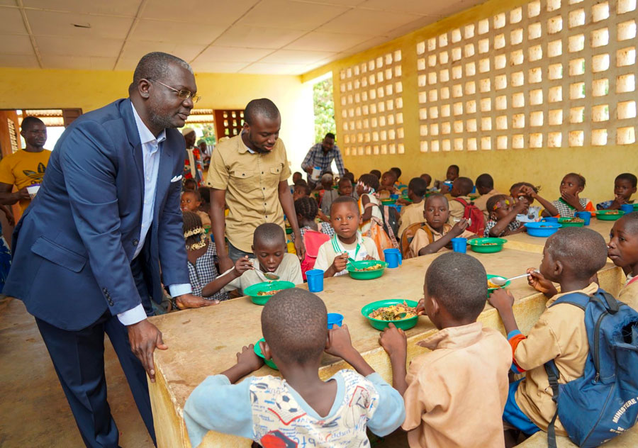 Cantine scolaire de l’EPP de Sikolo (Région du Tchologo) : 285 rationnaires planifiés soulagés grâce à l’appui du groupement agricole de la localité