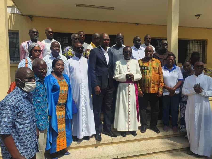 Carême chrétien : le Ministre Souleymane Diarrassouba offre des vivres aux fidèles catholiques du Diocèse de Yamoussoukro