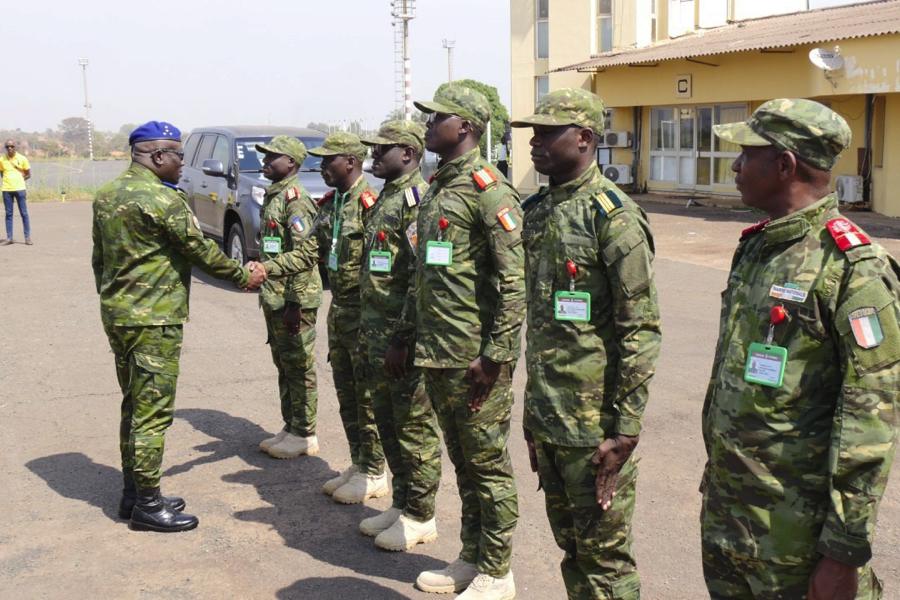 Casques blancs ivoiriens en Guinée Bissau : le chef d’Etat-Major général des Armées, le général Lassina Doumbia, s’enquiert des conditions de déploiement de ses 50 soldats