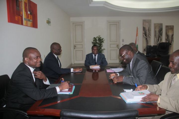 Côte d’Ivoire: le code électoral au centre d’une rencontre entre le gouvernement et la Commission électorale