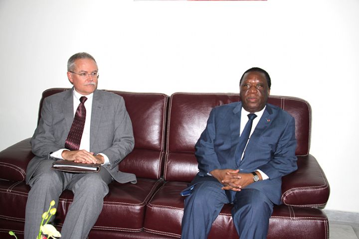 Processus électoral en Côte d’Ivoire: les Etats-Unis équipent la salle d’archives de la CEI