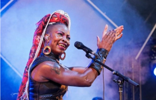 Célébration de carrière: Dobet Gnaoré, 20 ans de scène et de promotion de la culture africaine