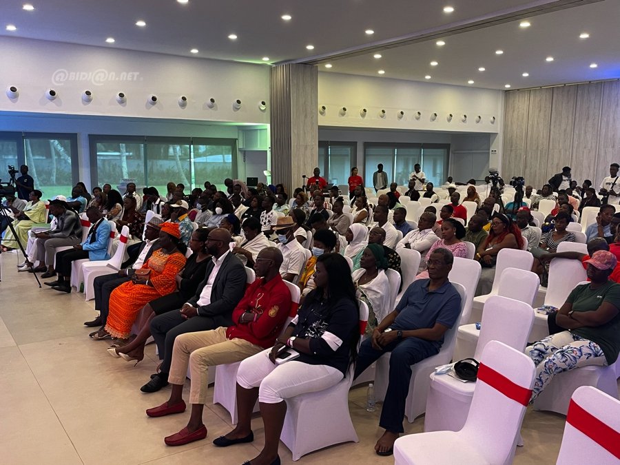 Célébration de l'Amour: des couples instruit sur des astuces et l'éducation financière