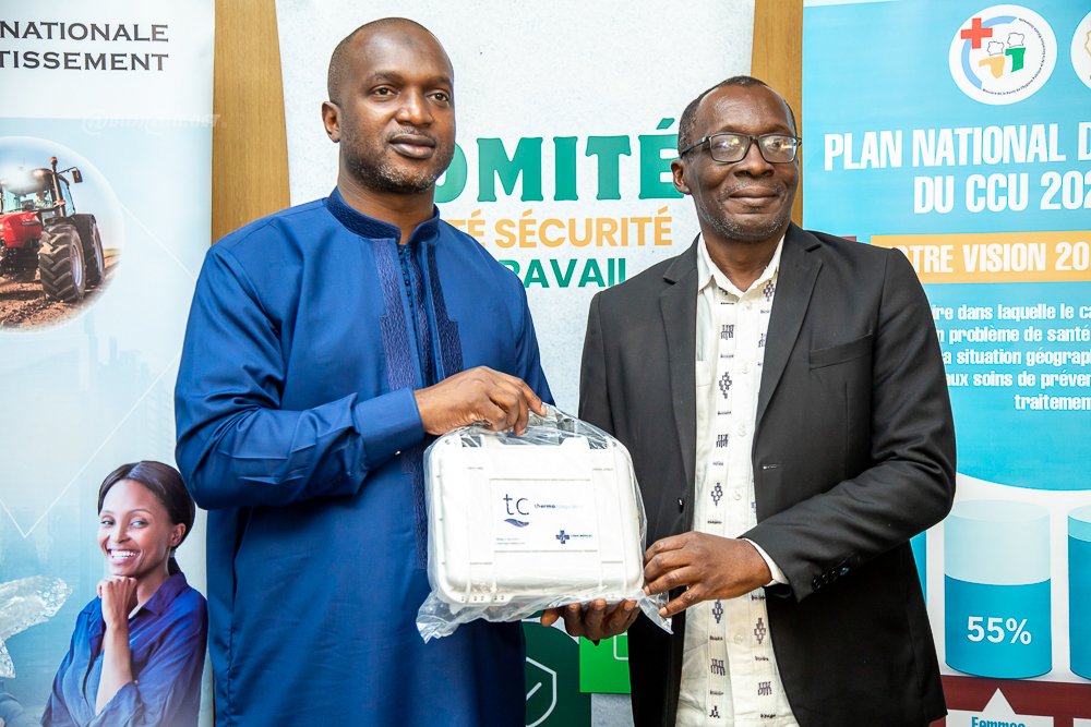Côte d’Ivoire : la BNI offre trois appareils d’éradication de cellules précancéreuses au Programme national de lutte contre le cancer