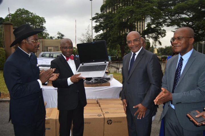 Remise des dons de la CGECI au Ministère de l`Emploi et de la Protection Sociale