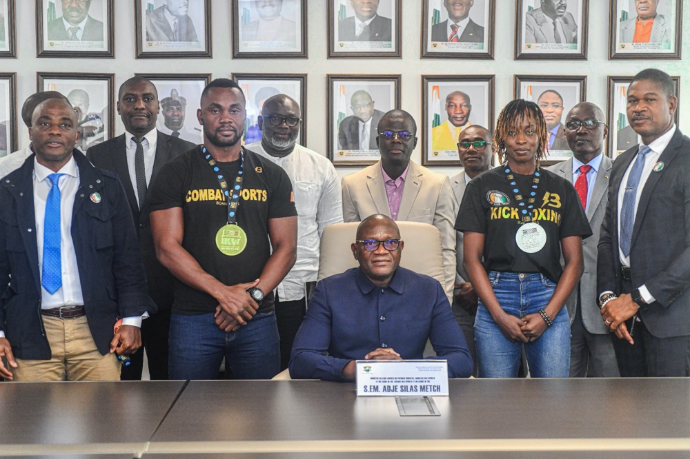Championnat du monde de kick-boxing : le ministre délégué aux Sports, Adjé Silas Metch, félicite les trois Éléphants boxeurs médaillés