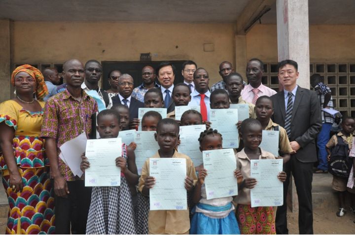 L’ Ambassadeur Zhang Guoqing a participé à la cérémonie de remise des jugements supplétifs