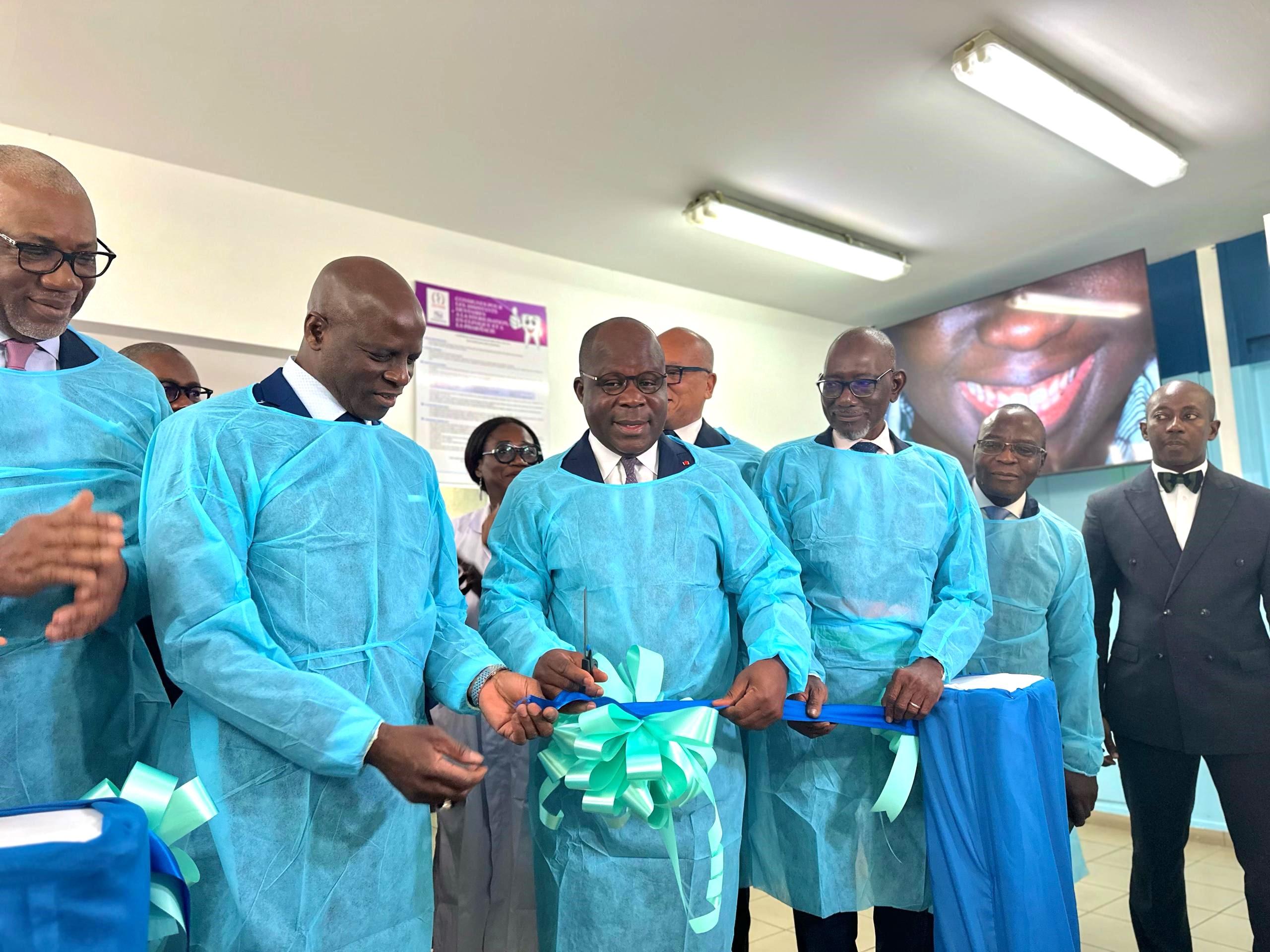 Chirurgie bucco-dentaire : le ministre Pierre Dimba inaugure un nouveau bloc opératoire ultra-moderne au CHU de Cocody à Abidjan