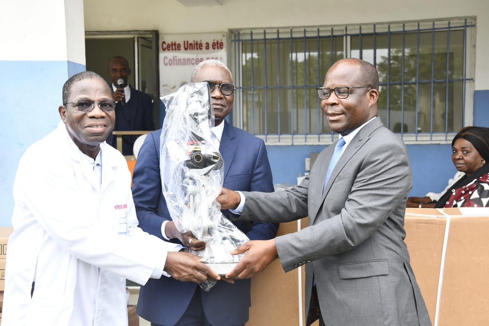 CHU de Treichville : Le service d’Ophtalmologie renforcé par 5 lampes à fente