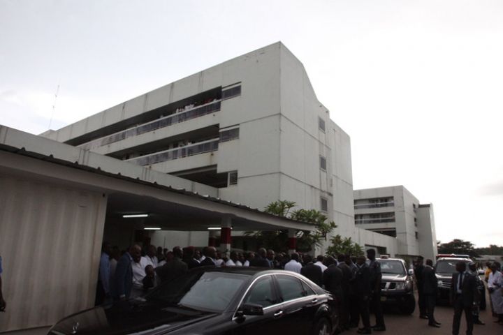 Des ex-agents menacent de paralyser les hôpitaux