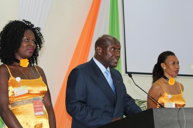 Allocution de Monsieur Daniel Kablan Duncan, premier ministre, ministre de l’économie et des finances à la cérémonie d’ouverture  du Colloque international en hommage  à Madame Henriette DAGRI-DIABATE, intitulé : « Henriette DAGRI-DIABATE : la question  du leadership féminin : histoire et actualité »