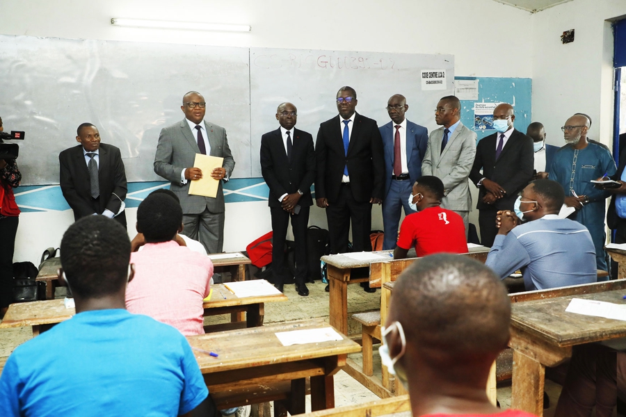 Concours d'entrée à l’Ecole supérieure africaine des Technologies de l’Information et de la Communication (ESATIC): le ministre Amadou Coulibaly lance officiellement les épreuves écrites