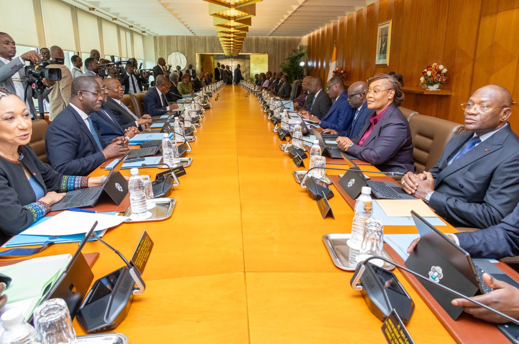 En marge des travaux du Groupe consultatif du PND 2026-2030 : le gouvernement ivoirien et la Banque mondiale signent cinq accords de financement d'environ 480 milliards FCFA