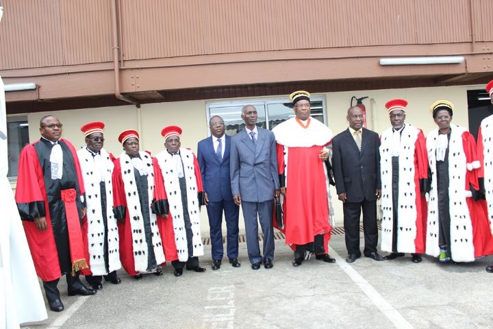 Présidentielle 2015: prestation de serment du collège des médecins en charge de constater l’état de santé  des candidats
