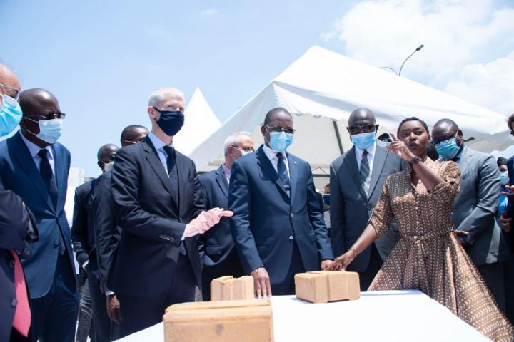 Côte d’Ivoire : les ministres ivoirien Bruno Koné et français Franck Reister visitent le