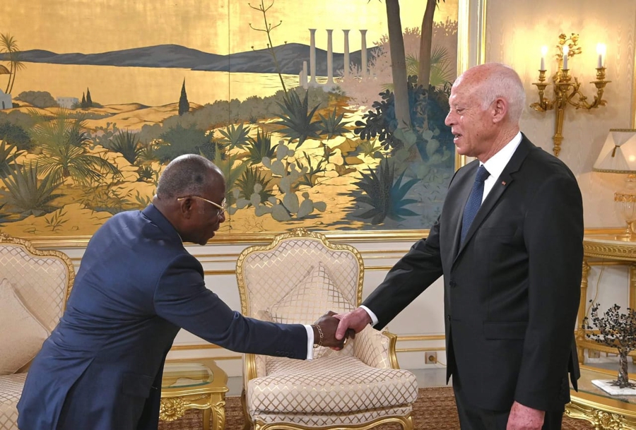 Coopération Côte d’Ivoire – Tunisie / Migration irrégulière, terrorisme: Léon Kacou Adom transmet un message de Ouattara à Kaïs Saïd