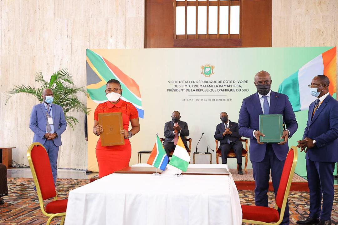 Coopération entre la Côte d'Ivoire et l'Afrique du Sud : le Ministre Roger Félix ADOM signe un mémorandum sur les technologies numériques
