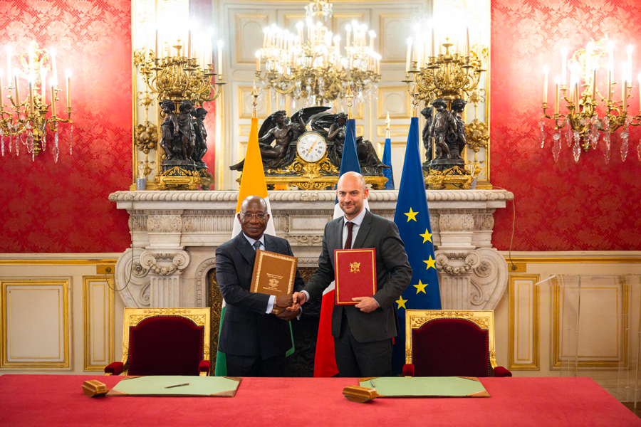 Coopération:  la rétrocession du 43e BIMA à la Côte d'Ivoire au menu d'une rencontre ministérielle à Paris