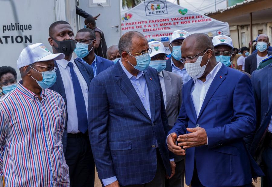 Coronavirus : le Premier Ministre Patrick Achi exhorte les populations à se faire vacciner