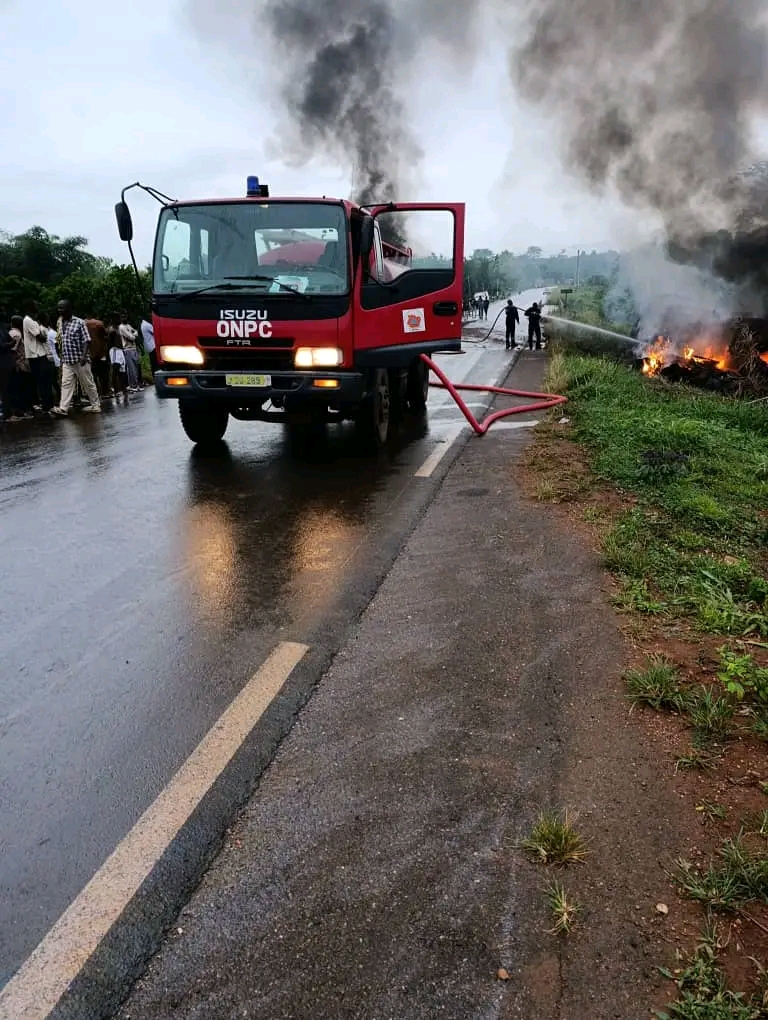 Côte d'Ivoire : 04 victimes dont une calcinée après une collision frontale entre deux camions poids lourds sur l'axe Kotobi-Akoupé ( Pompiers)