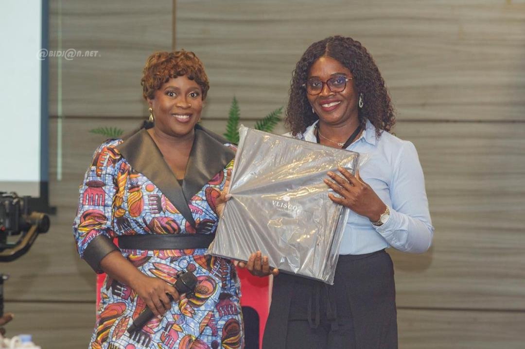 Côte d'Ivoire : 100 femmes libèrent leur voix à Abidjan lors de « Femmes, reprenez le micro » 