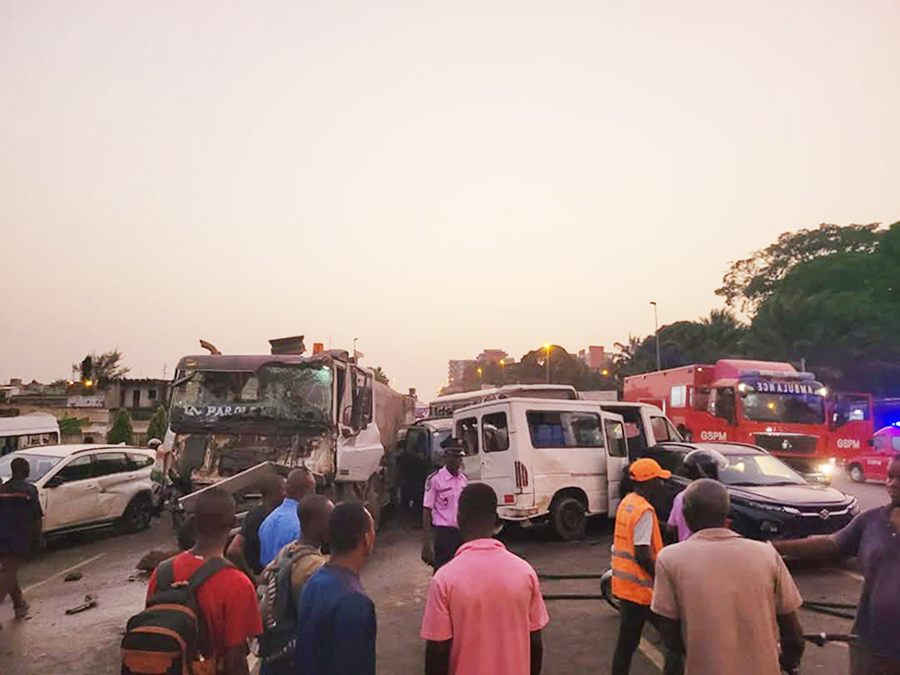 Côte d'Ivoire : 37 victimes dont 04 cas graves dans un carambolage impliquant 12 véhicules à la Riviera 2