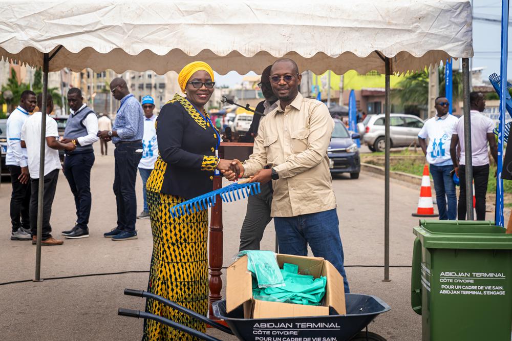 Côte d'Ivoire : Abidjan Terminal renforce son engagement environnemental aux côtés de la commune de Port-Bouët