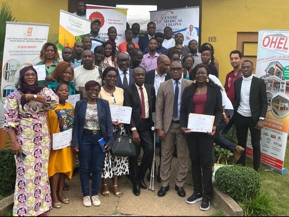 Côte d'Ivoire/Accès au financement: une quarantaine de Petites et moyennes entreprises (PME) reçoivent leurs certificats de fin de formation