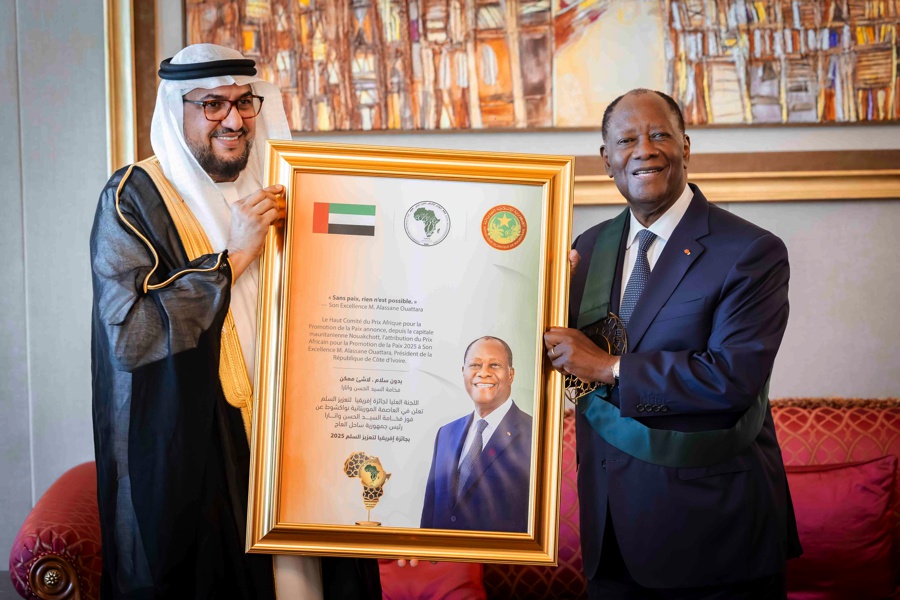 Le Chef de l’État a reçu les Insignes du Prix africain pour la promotion de la Paix