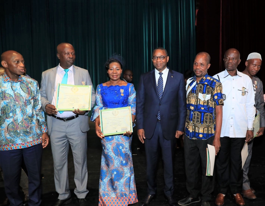 Côte d'Ivoire : Bolloré Transport & Logistics décerne la médaille d’honneur du travail à 338 collaborateurs
