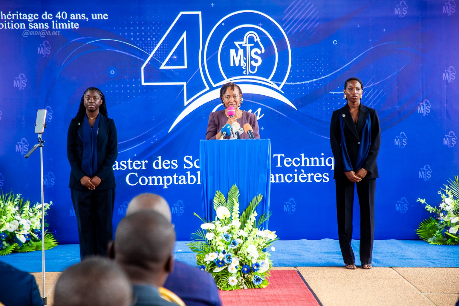 UFHB : les anciens diplômés du MSTCF offrent des équipements d’assainissement à l’université