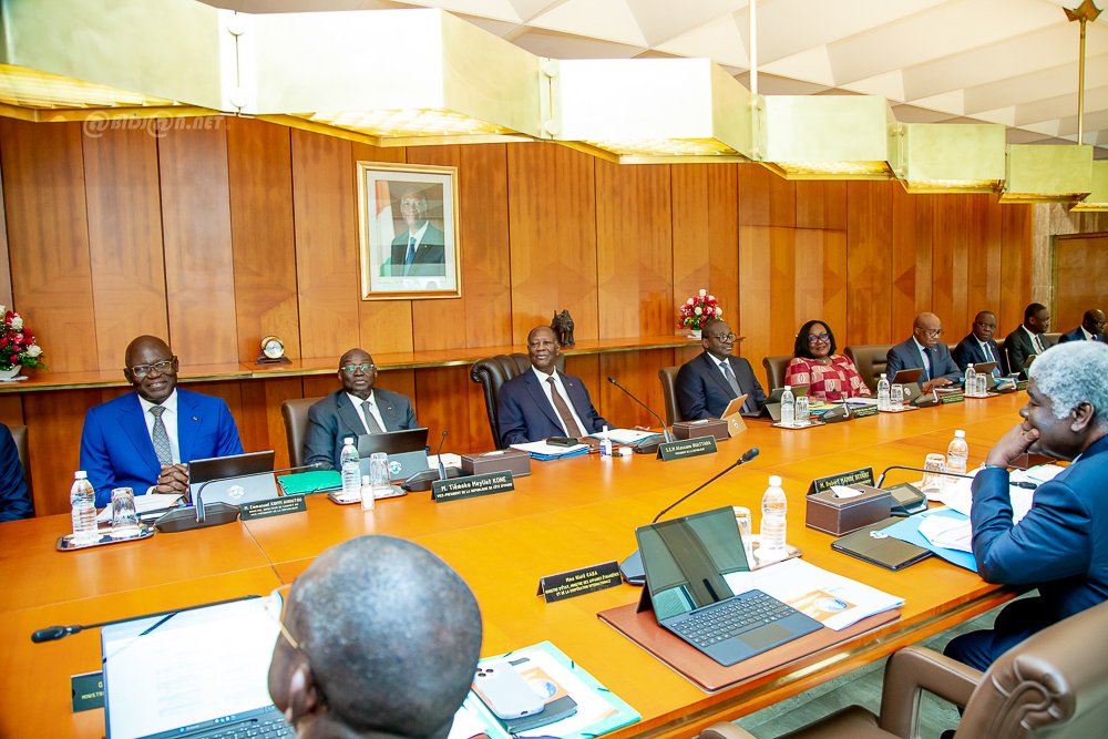 Conseil des ministres : la Côte d’Ivoire revoit à la baisse ses redevances aéronautiques pour renforcer la compétitivité du transport aérien