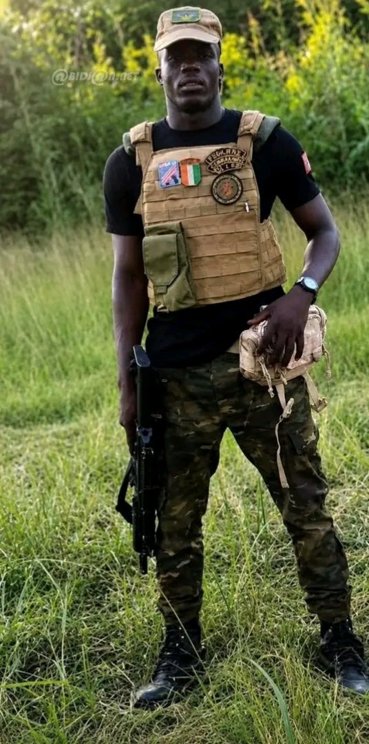 Côte d'Ivoire : décès d'un Caporal de l'Armée de l'Air lors d'un exercice de saut en parachute à Yamoussoukro ( Chef d'État-Major)