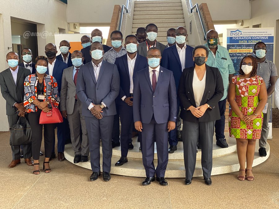 Côte d'Ivoire: des auditeurs reçoivent leur certificat de fin de formation en Data science