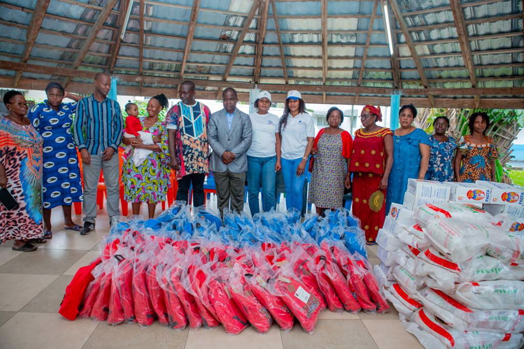 Côte d'Ivoire: des enfants vivants dans des centres d'accueil reçoivent des kits scolaires et des vivres